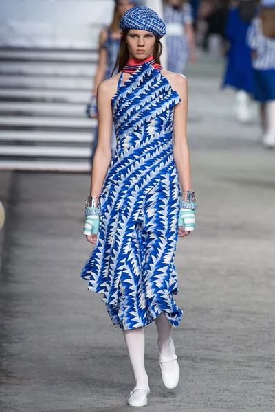 Look 64